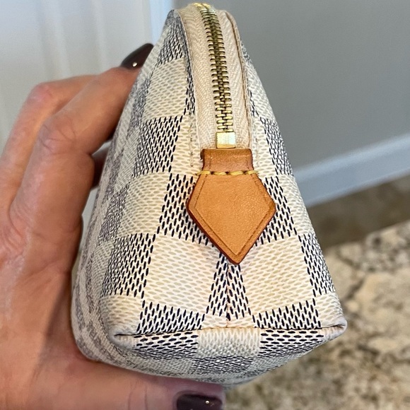 ❌SOLD❌Authentic Louis Vuitton Damier Azur cosmetic bag - Picture 4 of 7